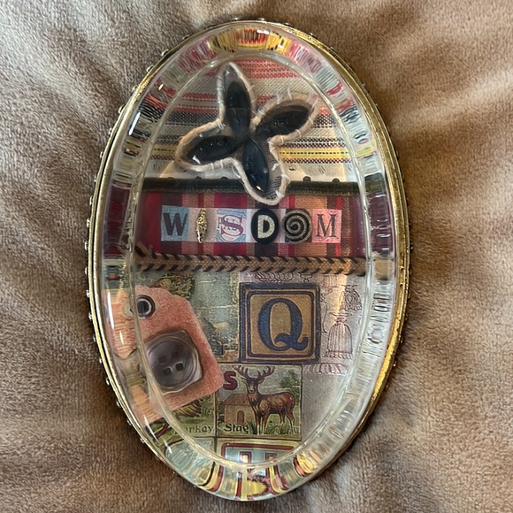 Wisdom / Q paperweight - Picture 1 of 4